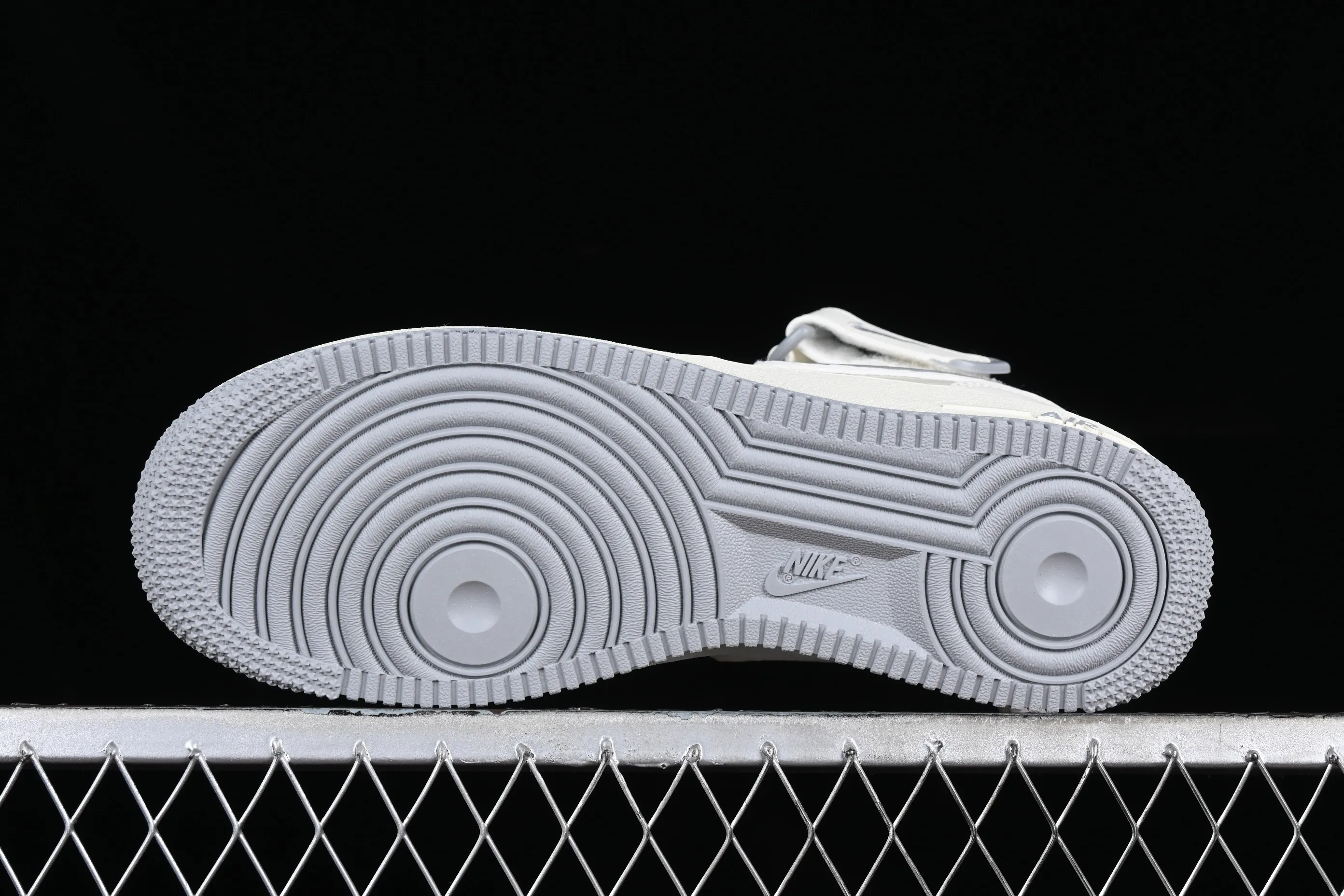 All categories Nk Air Force 1 Air Force series Nk Air Force 1 Mid Air Force mid-top Nk Air Force 1'07 Mid beige gray hook Starry Air Force One mid-top casual sneakers SH0235-522